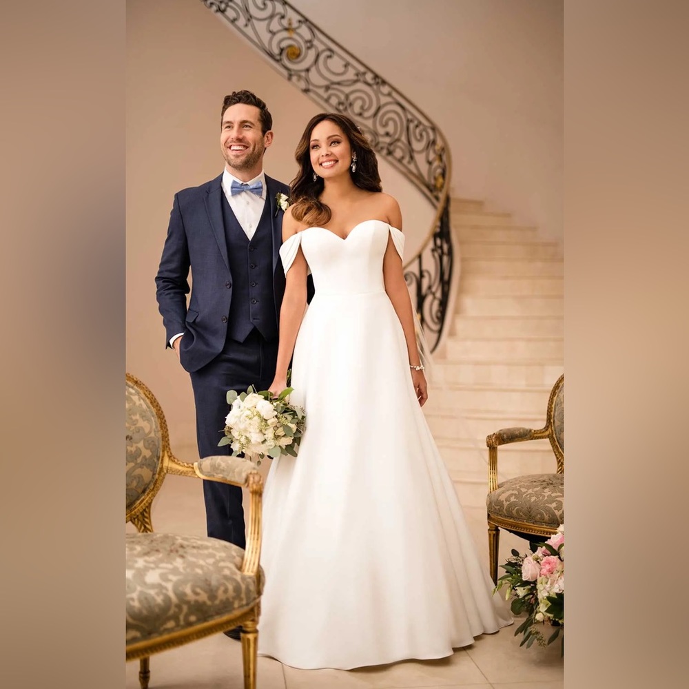 Never worn Stella York wedding dress size 26